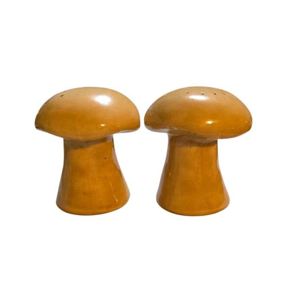 Vintage Large Mushrooms Ceramic Salt Pepper Shakers Kitsch Decor Mod MCM - Picture 1 of 4